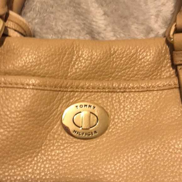 Tommy Hilfiger double purse pack⬇️Price Drop⬇️ - Picture 2 of 8